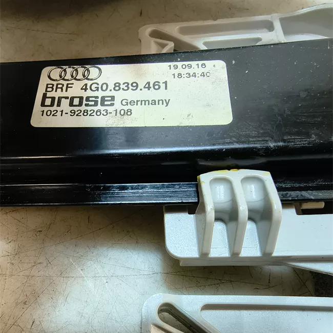 Alzacristallo elettrico porta posteriore sinistro