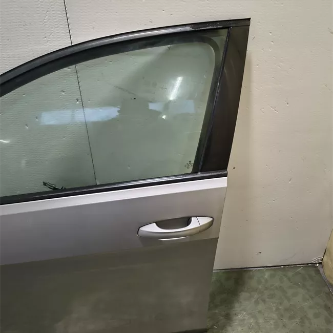 Porta anteriore sinistra