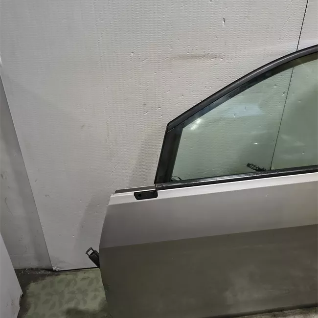 Porta anteriore sinistra