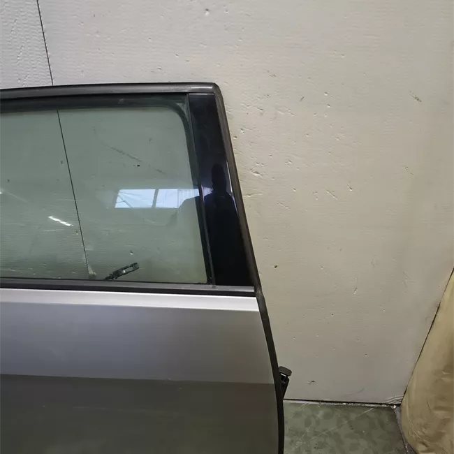 Porta posteriore destra