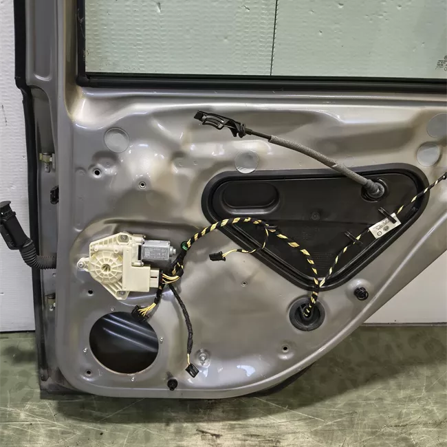 Porta posteriore destra