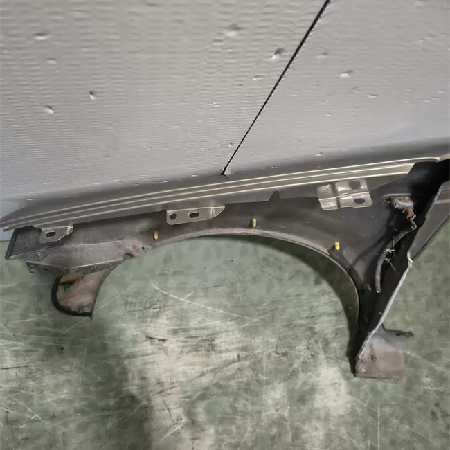 Parafango anteriore destro