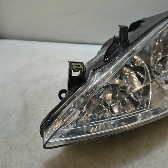 Proiettore sinistro senza fendinebbia Valeo