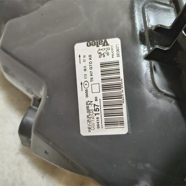 Proiettore sinistro senza fendinebbia Valeo