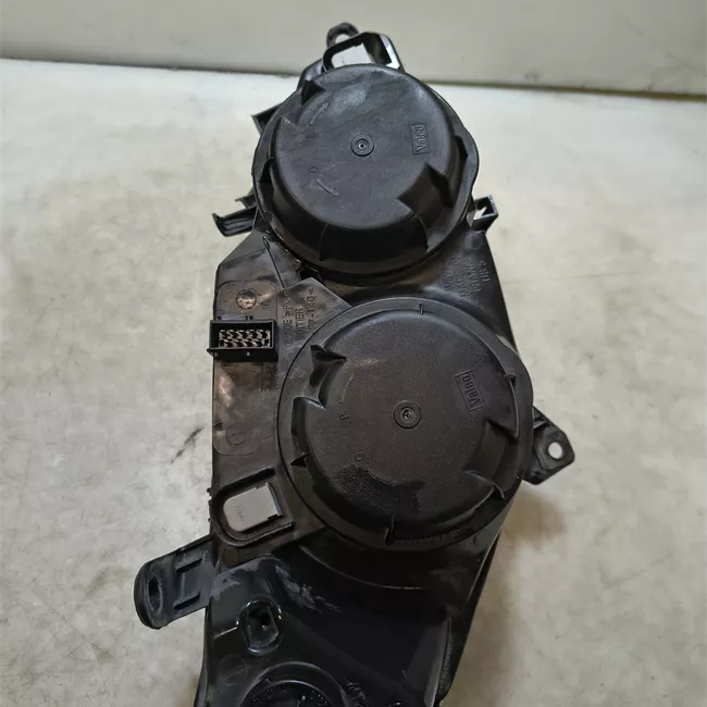 Proiettore sinistro senza fendinebbia Valeo