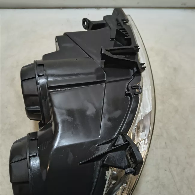 Proiettore sinistro senza fendinebbia Valeo