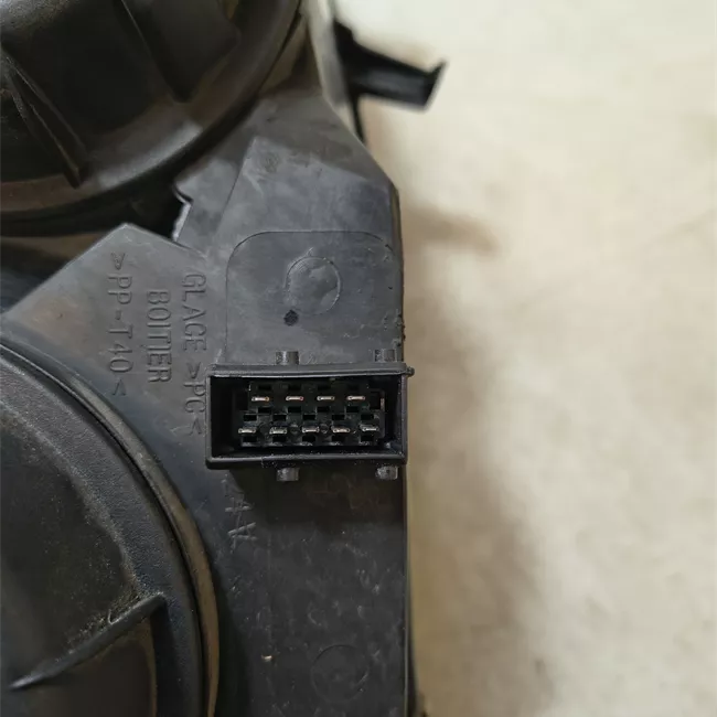 Proiettore destro senza fendinebbia Valeo