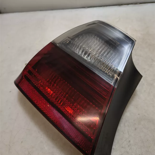 Fanale posteriore parte esterno sinistro