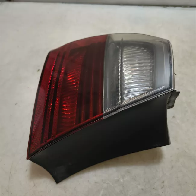 Fanale posteriore parte esterno sinistro