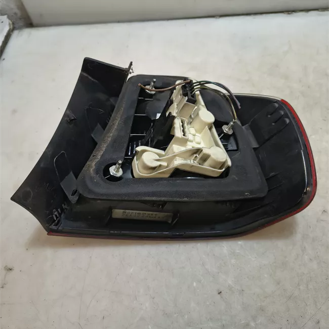 Fanale posteriore parte esterno sinistro