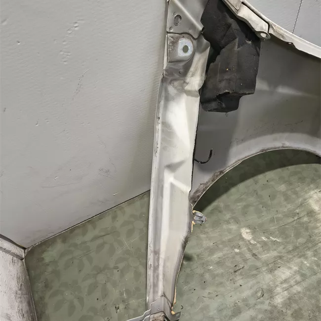 Parafango anteriore sinistro