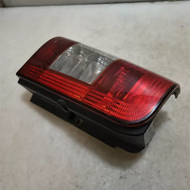 Fanale posteriore sinistro Sportello post