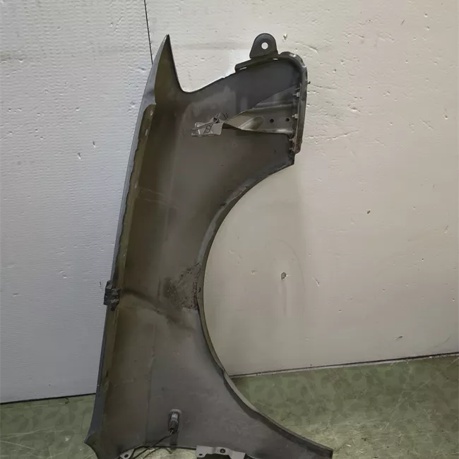 Parafango anteriore destro