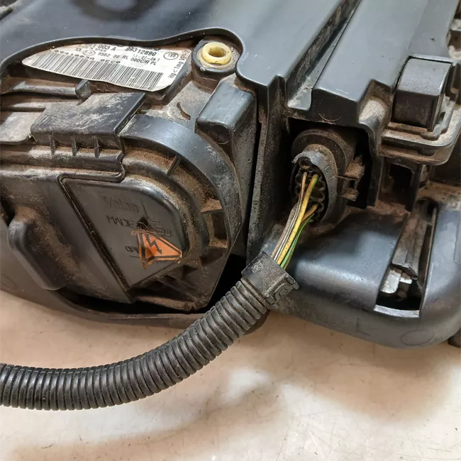 Proiettore sinistro Xeno