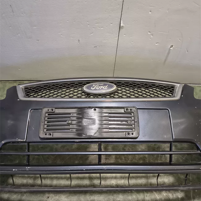 Paraurti anteriore con primer