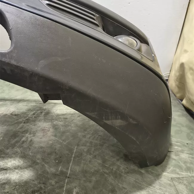 Paraurti anteriore con primer