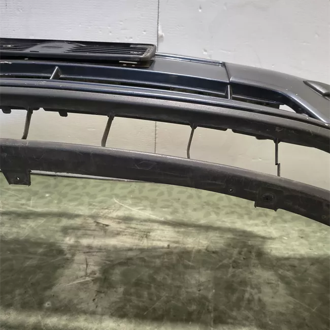 Paraurti anteriore con primer