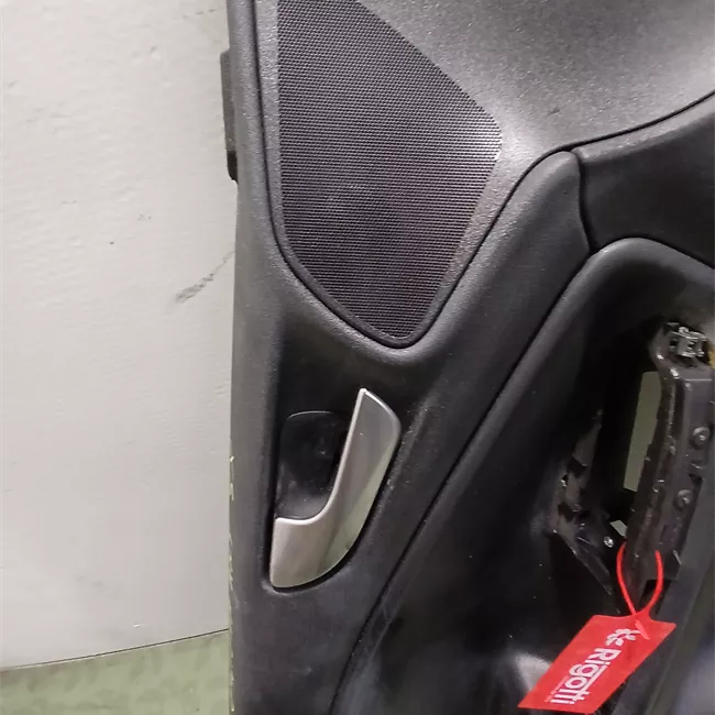 Pannello interno porta anteriore sinistro nero