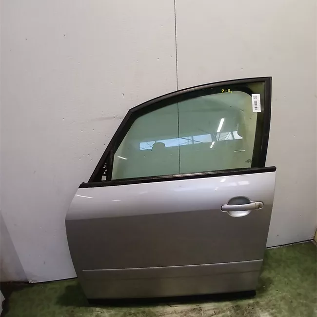 Porta anteriore destra