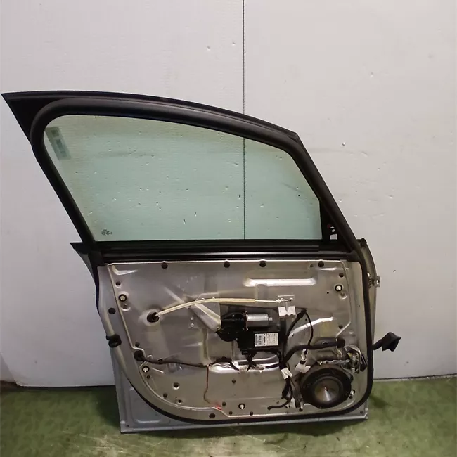 Porta anteriore destra