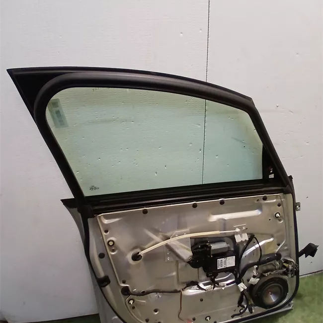 Porta anteriore destra