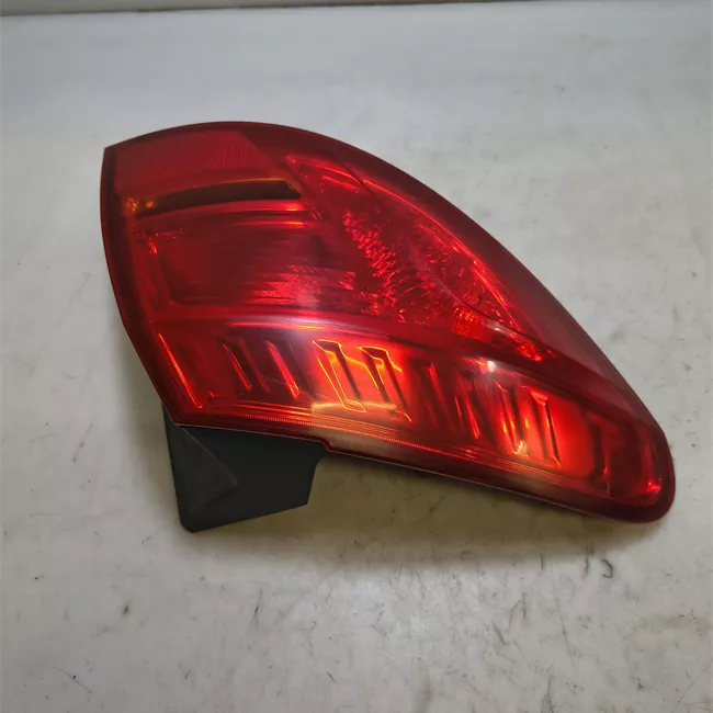 Fanale posteriore parte esterno sinistro