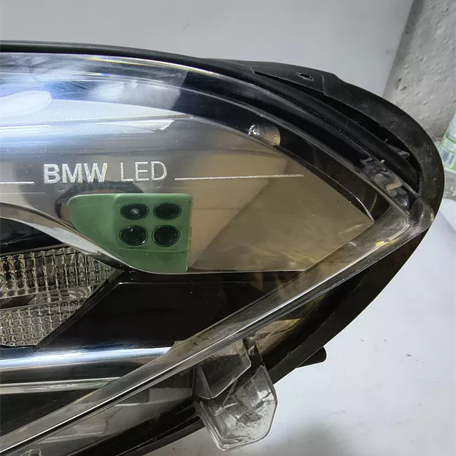 Proiettore sinistro Led