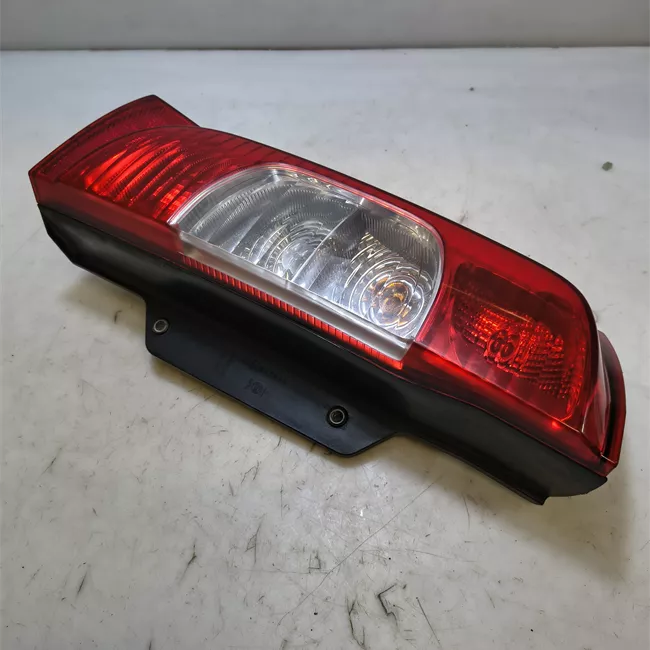 Fanale posteriore sinistro porta basculante