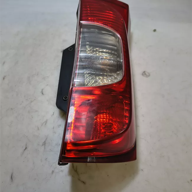 Fanale posteriore sinistro porta basculante