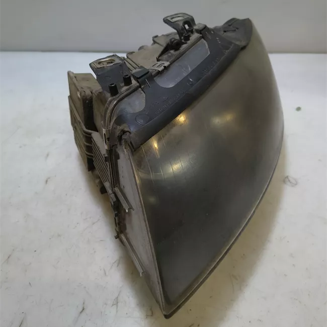 Proiettore allo xenon sinistro