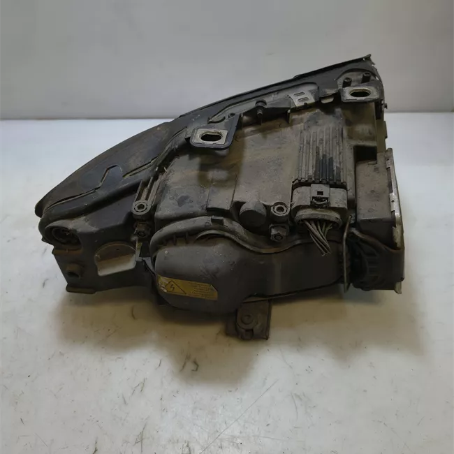 Proiettore allo xenon sinistro