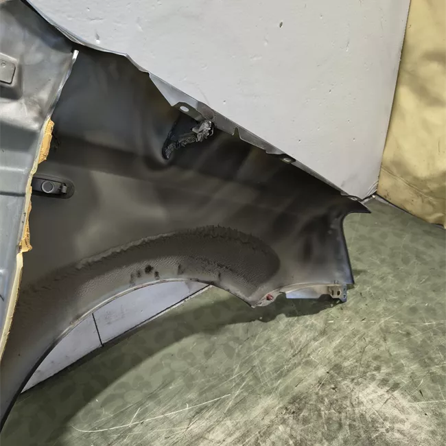 Parafango anteriore sinistro