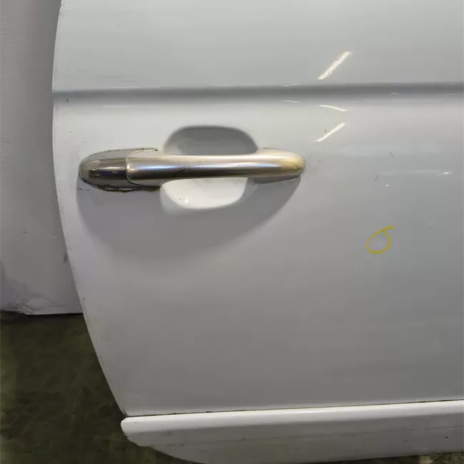 Porta anteriore destra