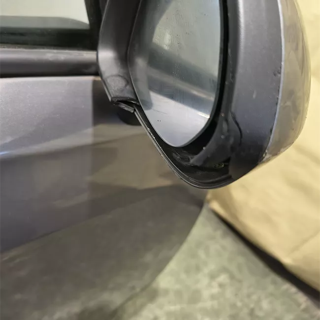 Porta anteriore destra