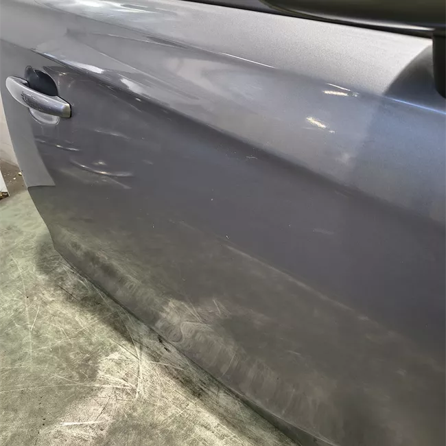 Porta anteriore destra