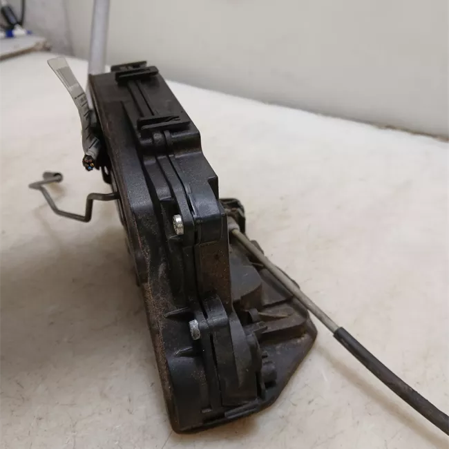 Serratura porta anteriore destra