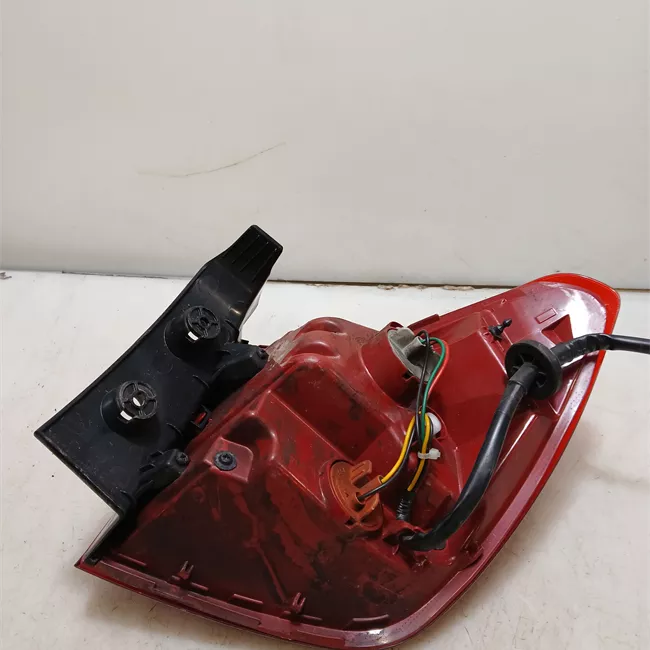 Fanale posteriore parte esterno sinistro