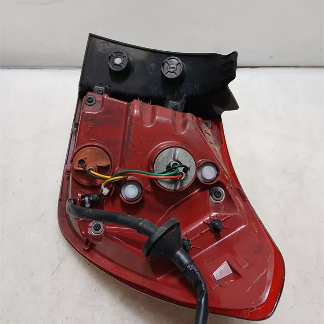 Fanale posteriore parte esterno sinistro