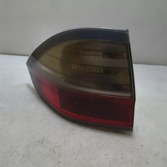 Fanale posteriore parte esterno sinistro