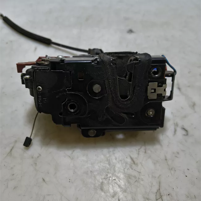 Serratura porta anteriore sinistra con chiusura centralizzata telecomando