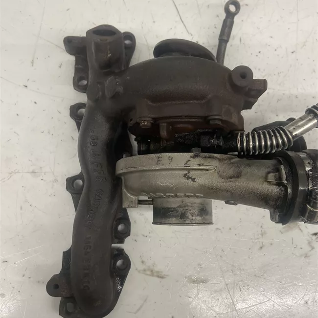 Turbocompressore con collettore scarico