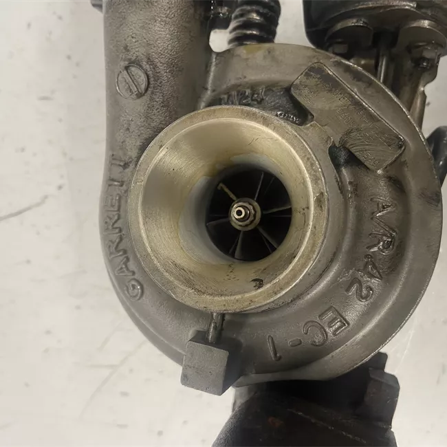 Turbocompressore con collettore scarico