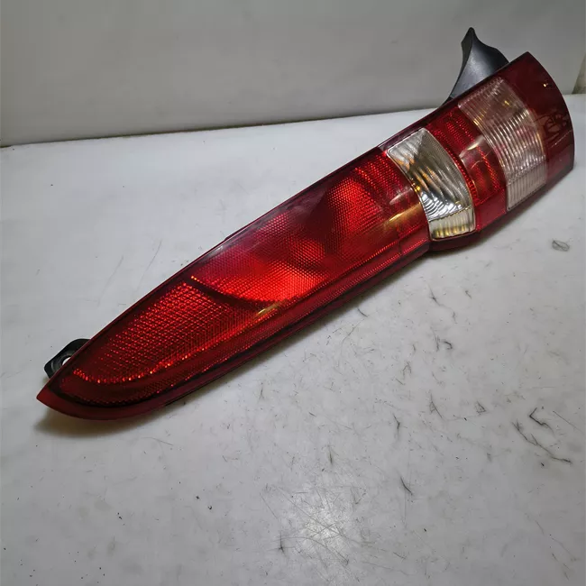 Fanale posteriore sinistro 11/04>