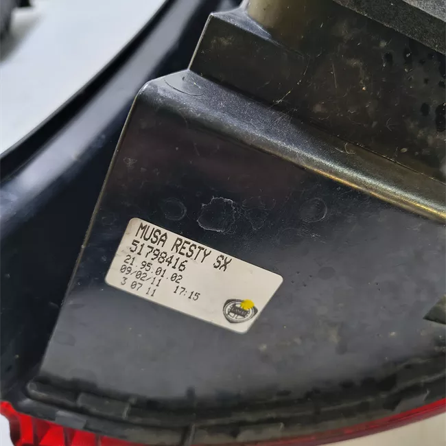 Fanale posteriore sinistro