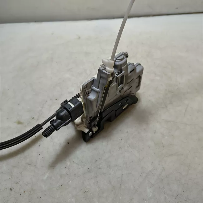 Serratura porta anteriore destra