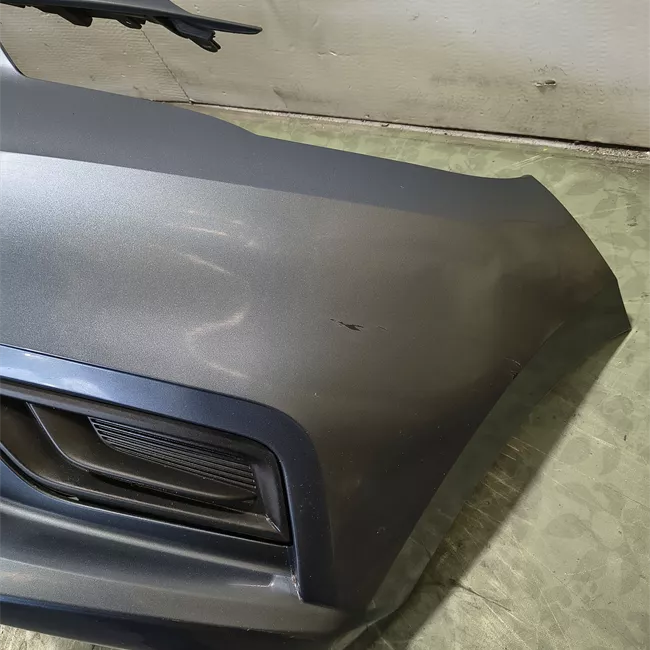 Paraurti anteriore grigio