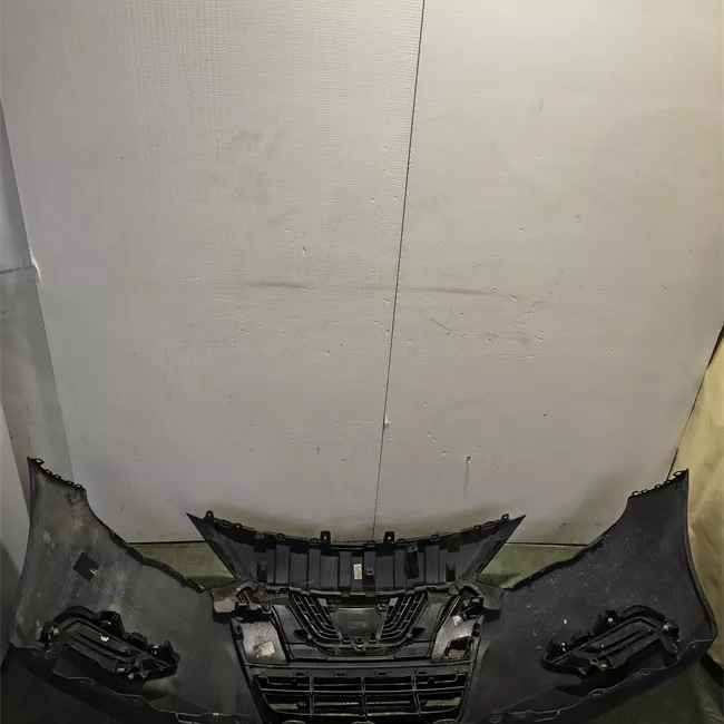 Paraurti anteriore grigio