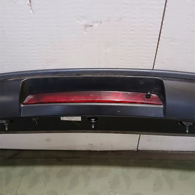 Spoiler posteriore tetto grigio