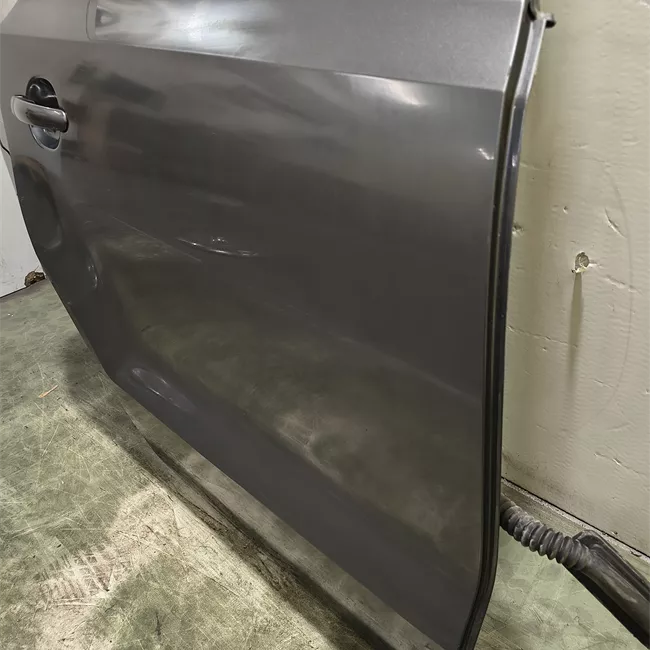 Porta posteriore destra