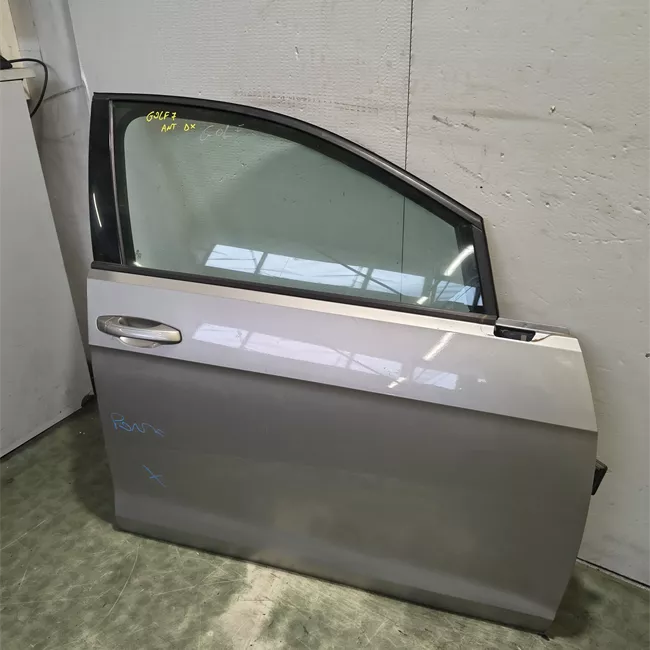 Porta anteriore destra